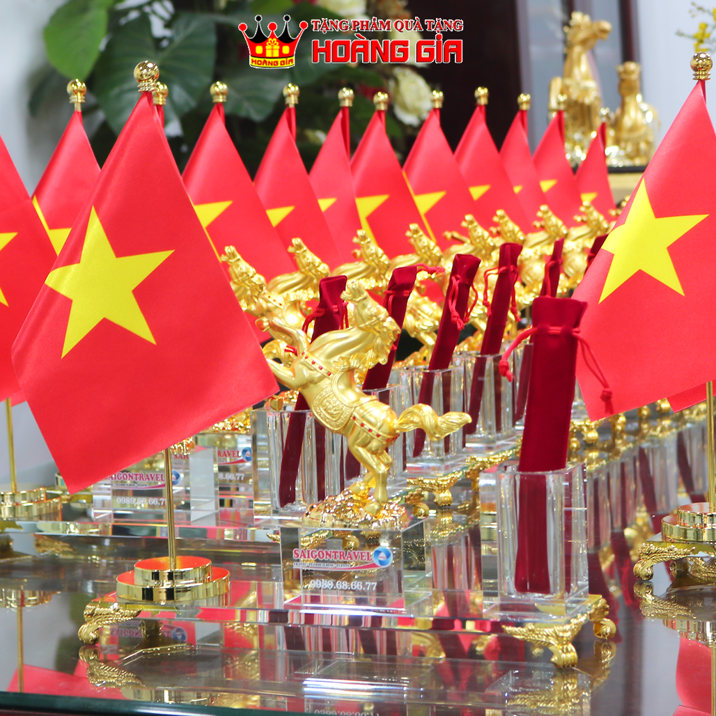 Bộ cắm bút Mã Đáo Thành Công Cờ Tổ Quốc Để Bàn Làm Việc
