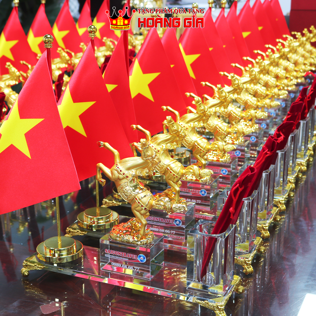 Bộ cắm bút Mã Đáo Thành Công Cờ Tổ Quốc Để Bàn Làm Việc