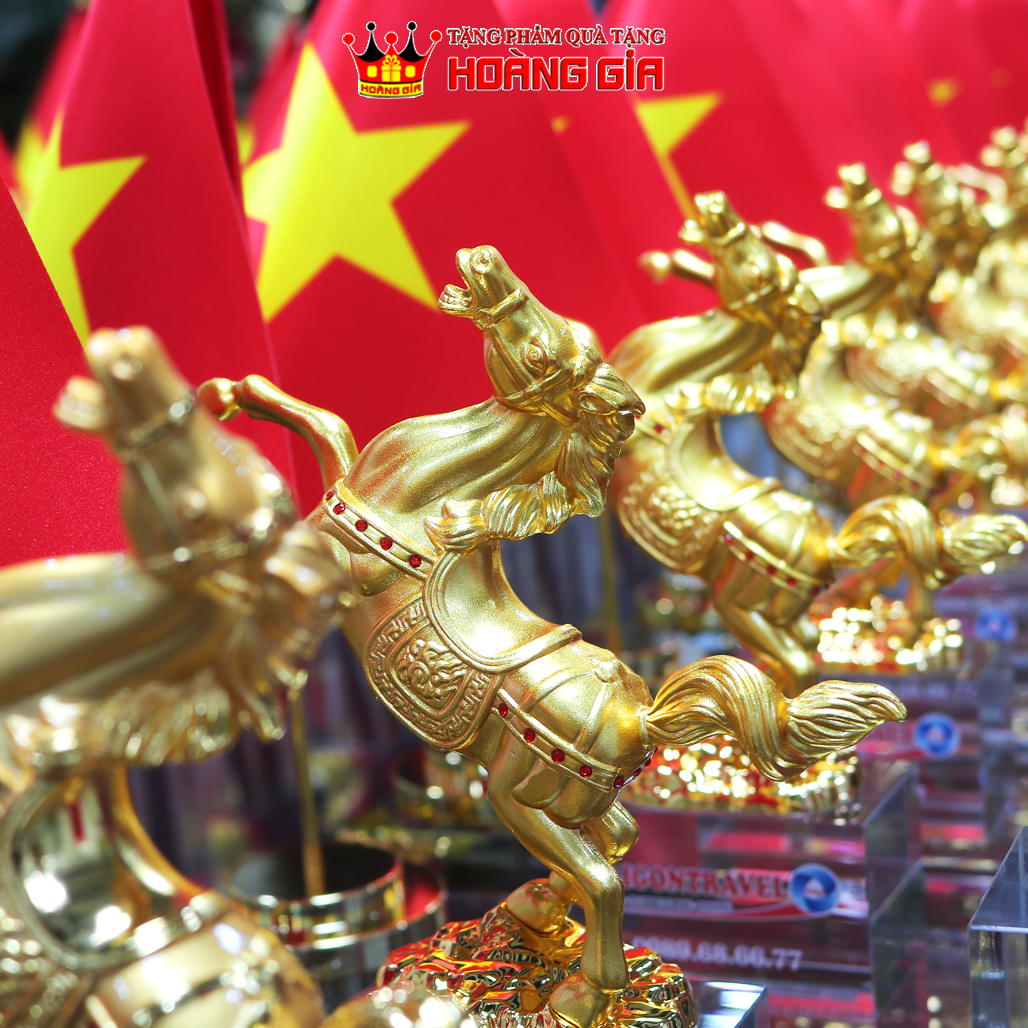 Bộ cắm bút Mã Đáo Thành Công Cờ Tổ Quốc Để Bàn Làm Việc