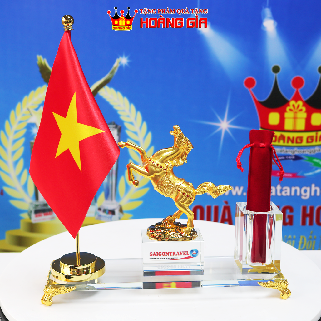 Bộ cắm bút Mã Đáo Thành Công Cờ Tổ Quốc Để Bàn Làm Việc