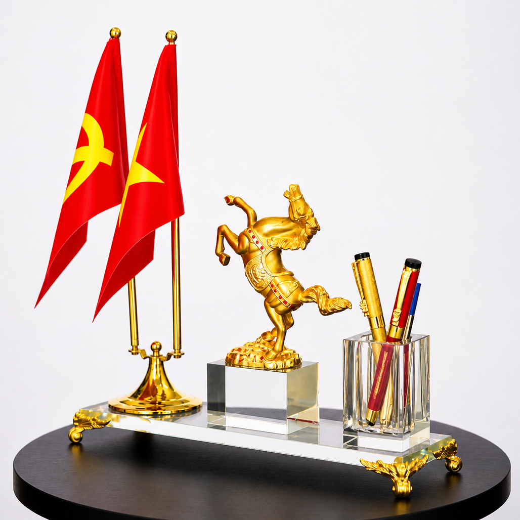 Bộ cắm bút Mã Đáo Thành Công Kết Hợp Cờ Đảng Cờ Tổ Quốc Để Bàn Làm Việc