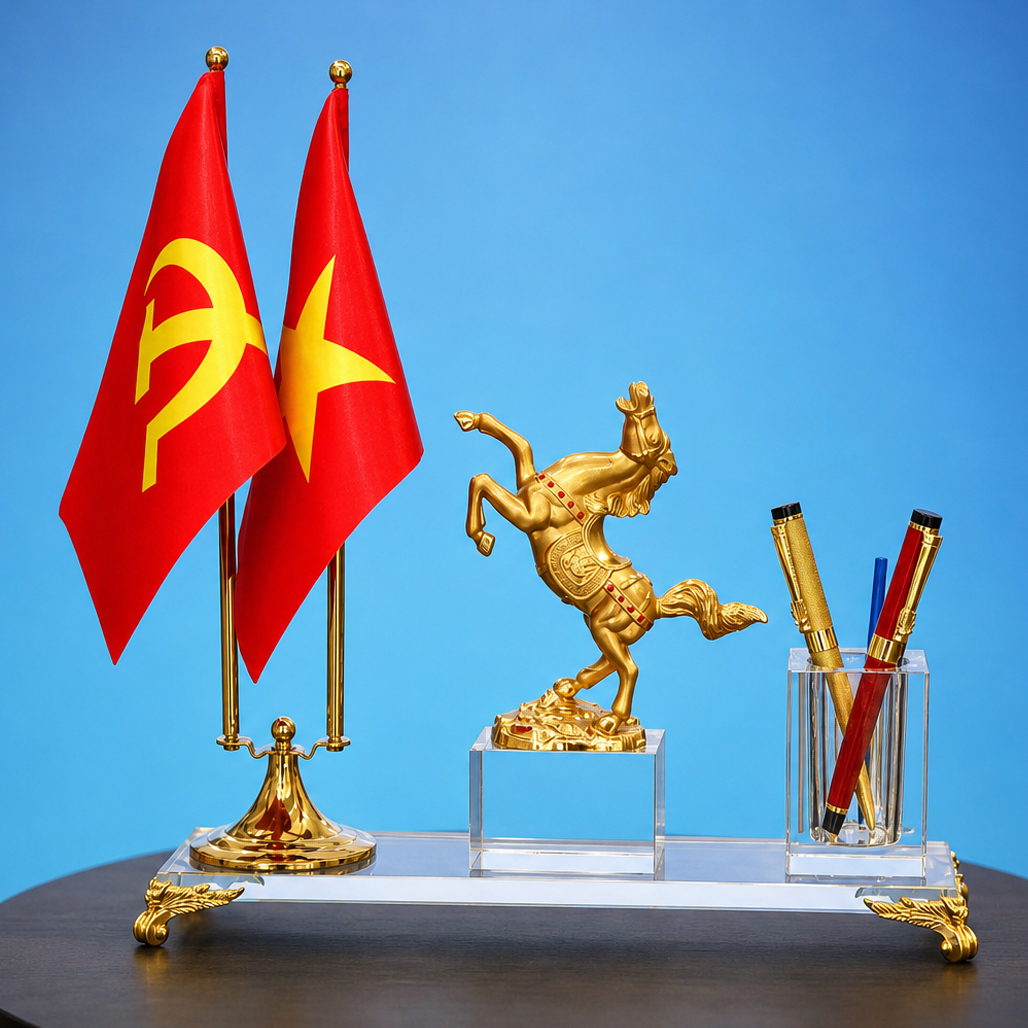 Bộ cắm bút Mã Đáo Thành Công Kết Hợp Cờ Đảng Cờ Tổ Quốc Để Bàn Làm Việc