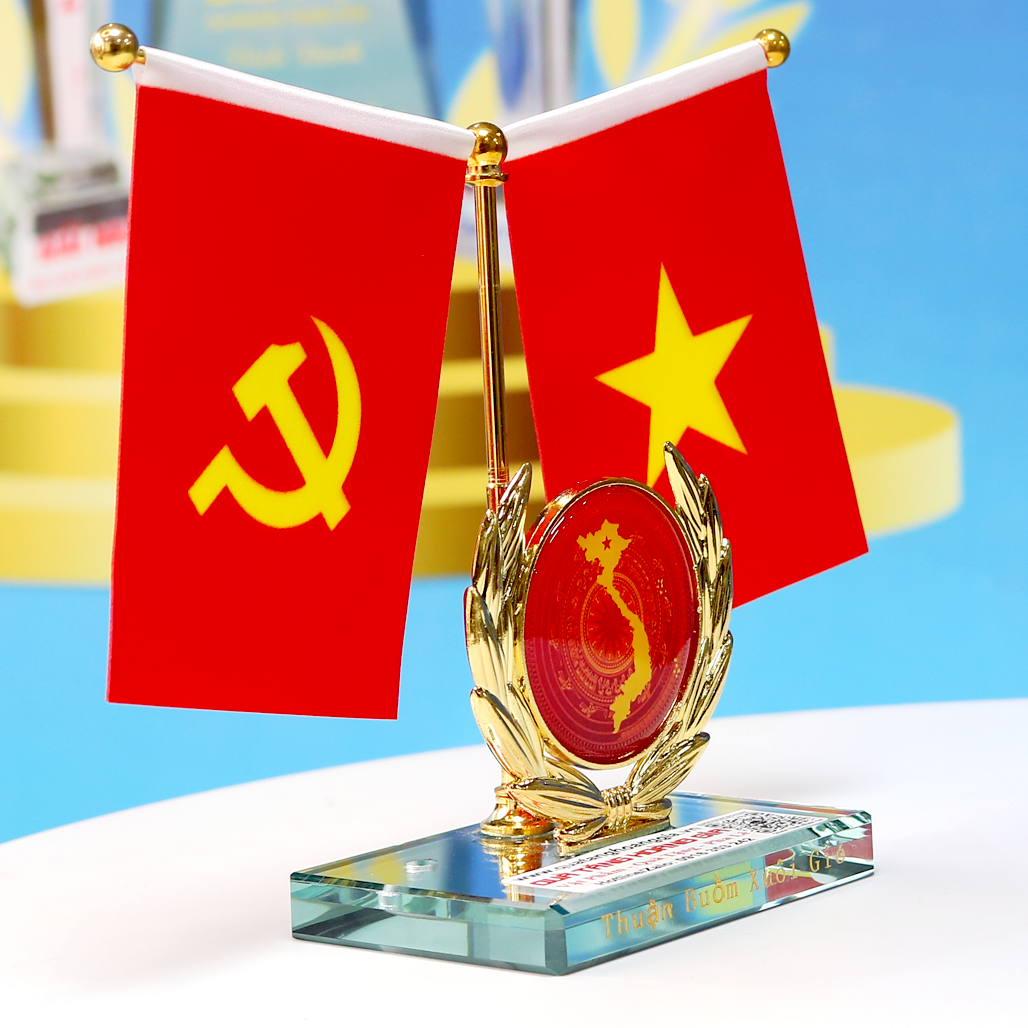 CĐB 123 CỜ TRANG TRÍ Ô TÔ THUẬN BUỒM XUÔI GIÓ BIỂU TRƯNG TỔ QUỐC
