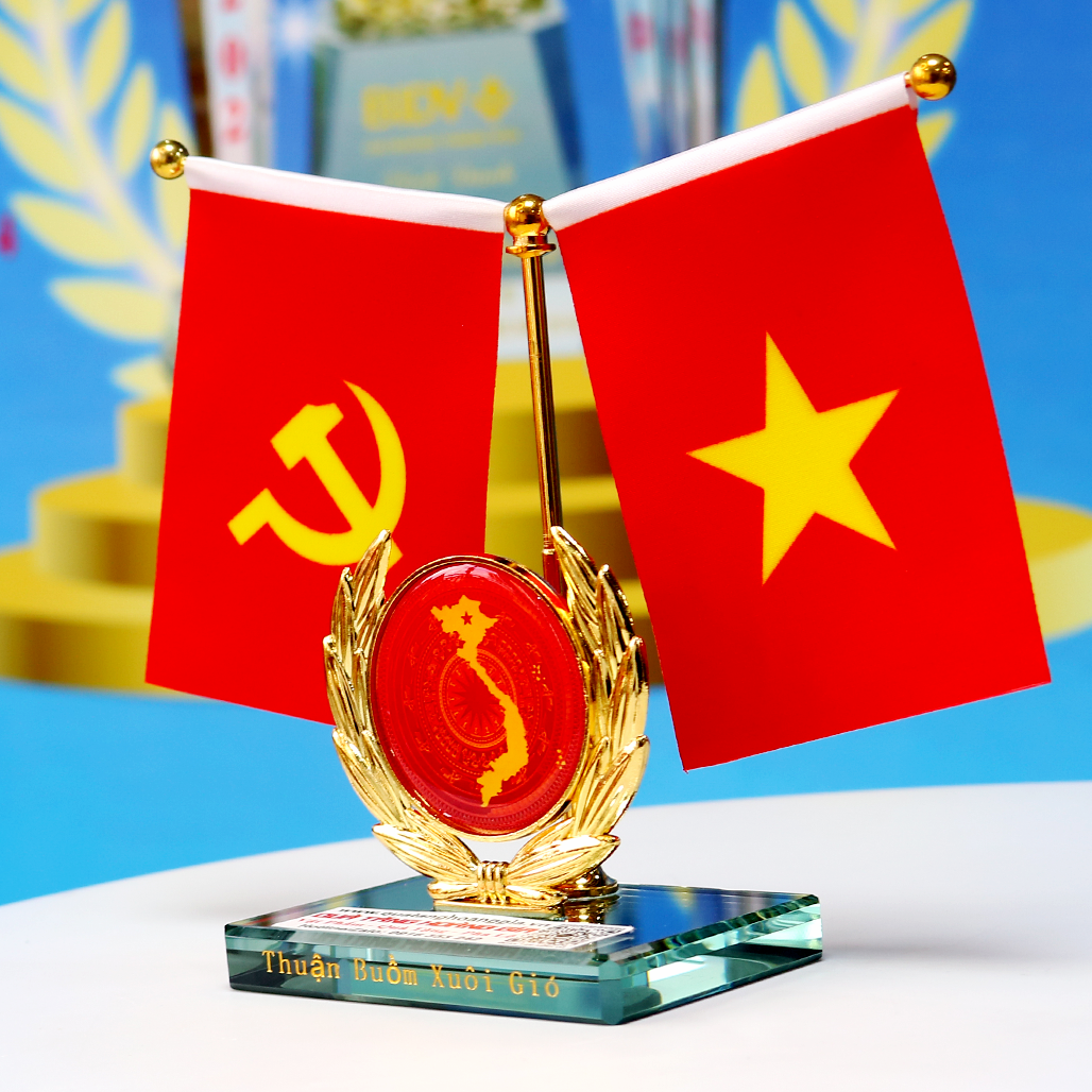 CĐB 123 CỜ TRANG TRÍ Ô TÔ THUẬN BUỒM XUÔI GIÓ BIỂU TRƯNG TỔ QUỐC