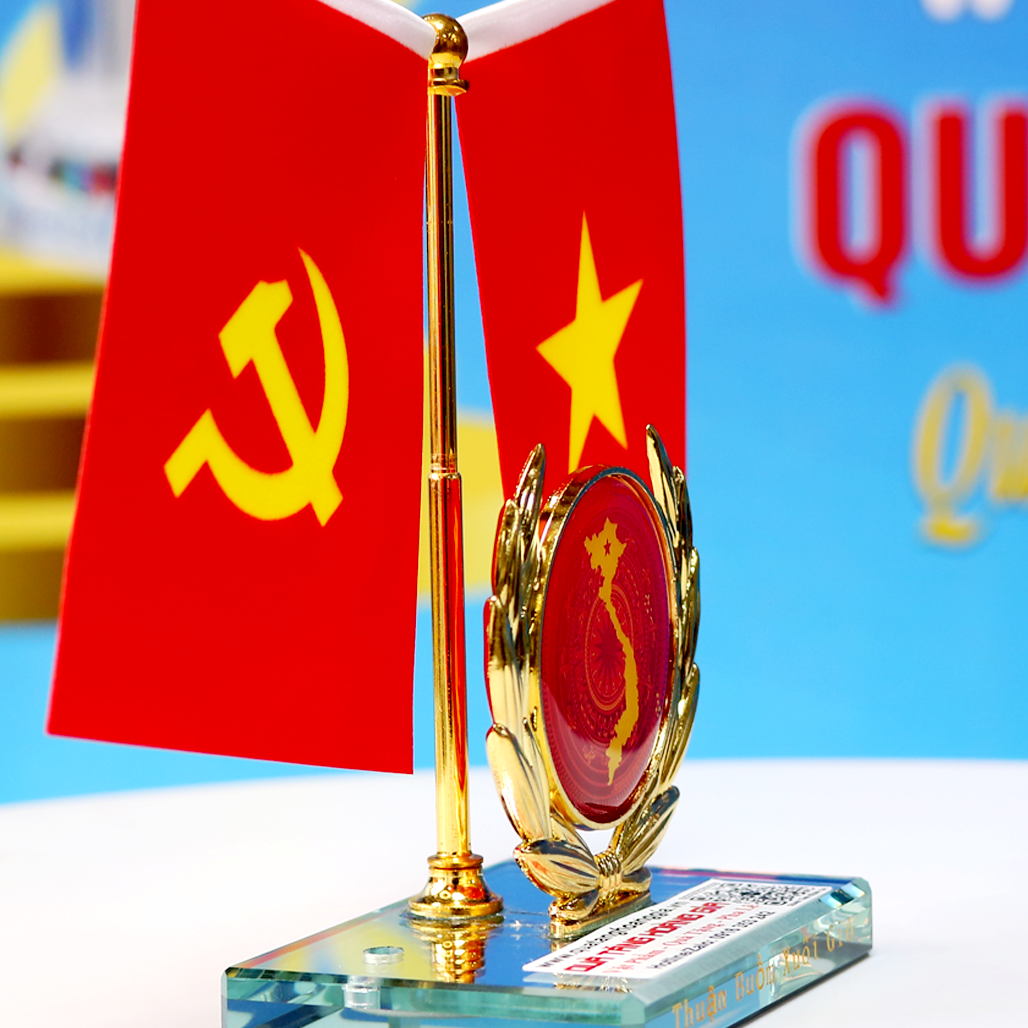 CĐB 123 CỜ TRANG TRÍ Ô TÔ THUẬN BUỒM XUÔI GIÓ BIỂU TRƯNG TỔ QUỐC
