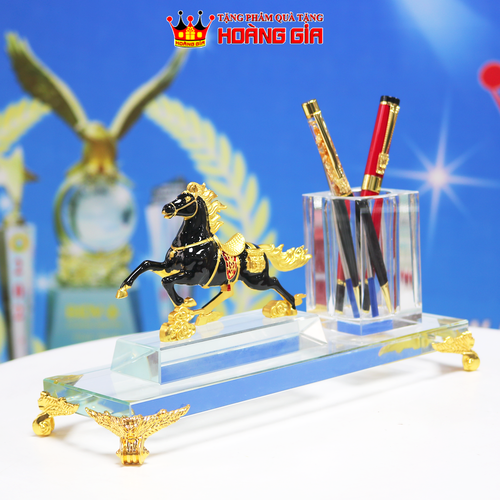 Cắm Bút Pha Lê Ngựa Đen MĐ47