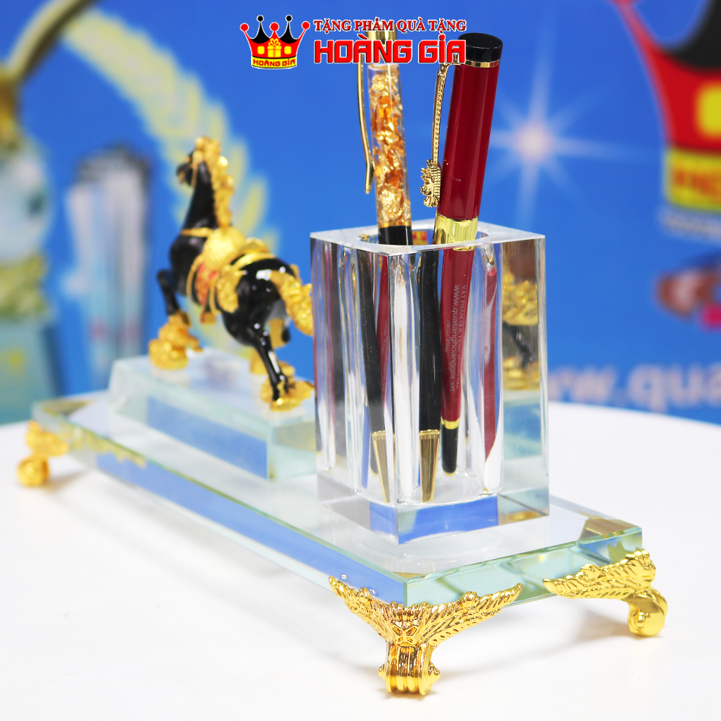 Cắm Bút Pha Lê Ngựa Đen MĐ47