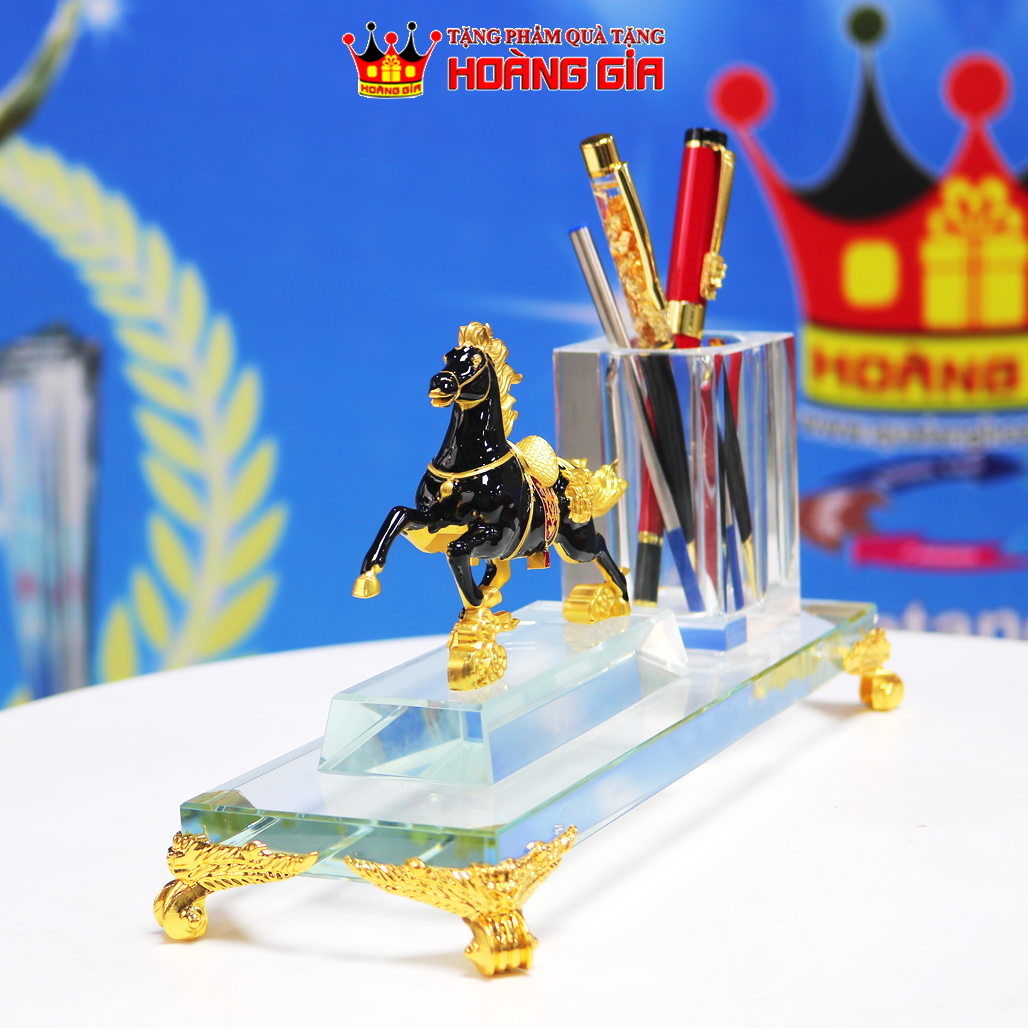 Cắm Bút Pha Lê Ngựa Đen MĐ47