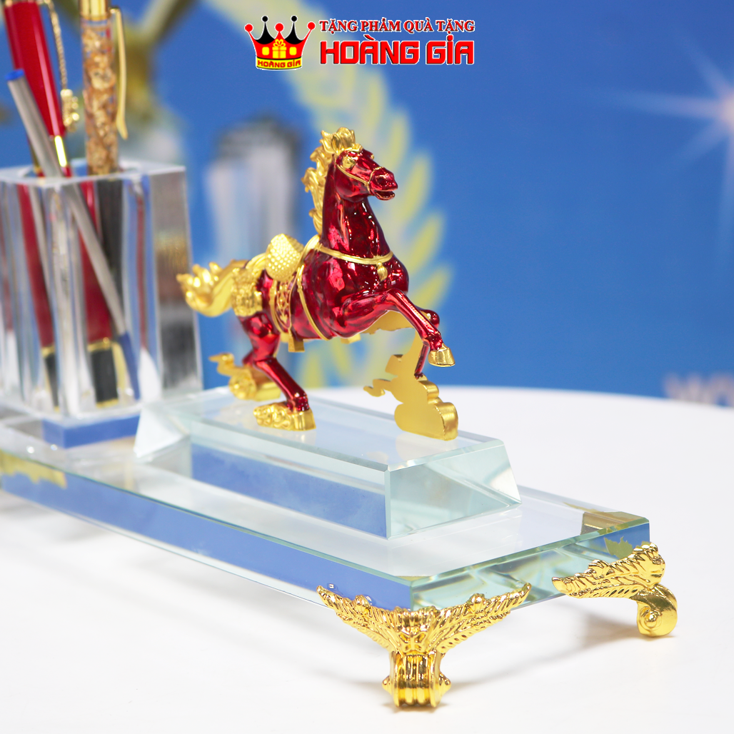 Cắm Bút Pha Lê Ngựa Đỏ Quà Tặng Bình Ngọ 2026