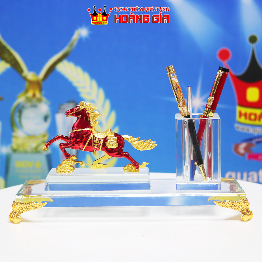 Cắm Bút Pha Lê Ngựa Đỏ Quà Tặng Bình Ngọ 2026