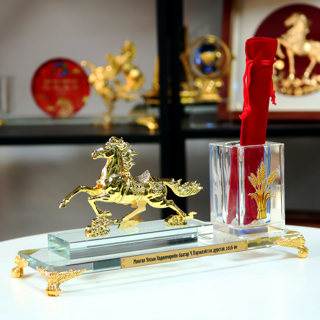 Cắm Bút Pha Lê Ngựa Vàng MĐ46