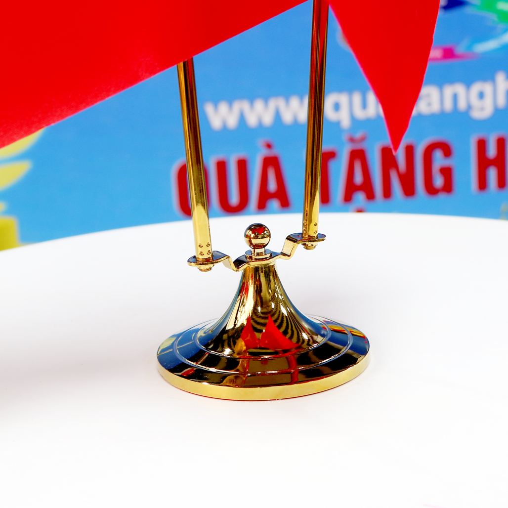 Cờ Để Bàn Làm Việc Đế Inox Vàng Sang Trọng CĐB 120A