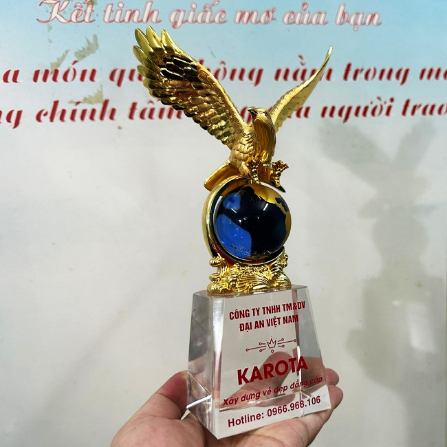 Cúp Vinh Danh Lãnh Đạo Xuất Sắc Biểu Tượng Đại Bàng - QCN90