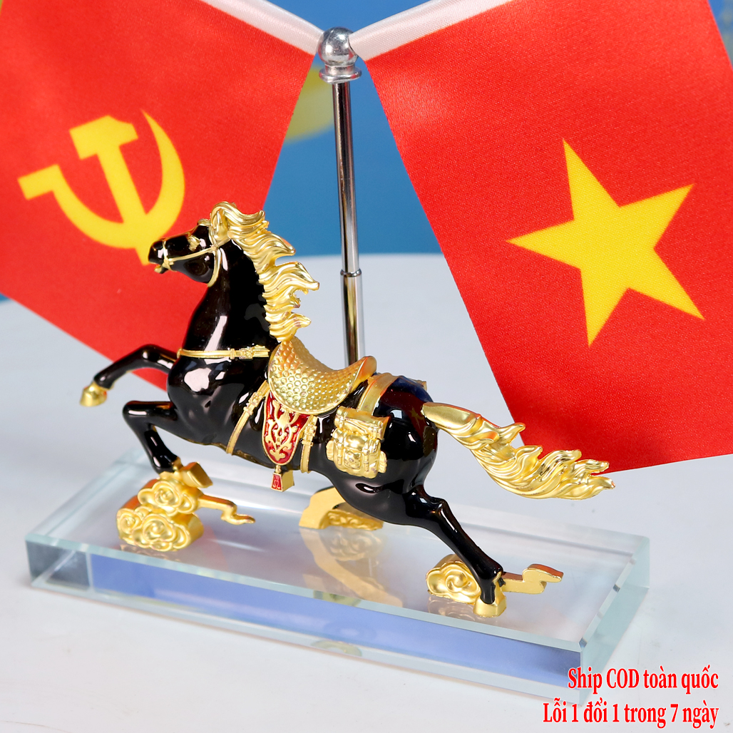 Đồ Trang Trí Ngựa Phong Thủy Đế Pha Lê Cờ Việt Nam Cao Cấp MĐ 58