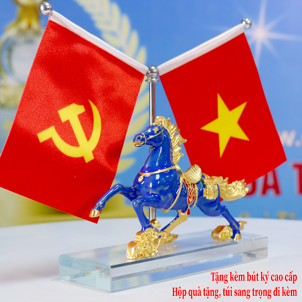Đồ Trang Trí Ngựa Phong Thủy Đế Pha Lê Cờ Việt Nam Cao Cấp MĐ 58