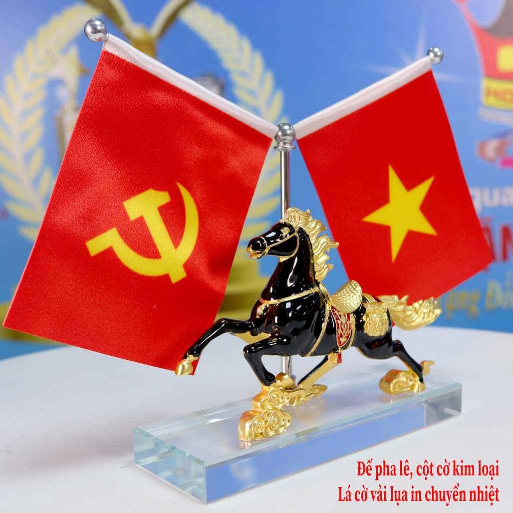 Đồ Trang Trí Ngựa Phong Thủy Đế Pha Lê Cờ Việt Nam Cao Cấp MĐ 58