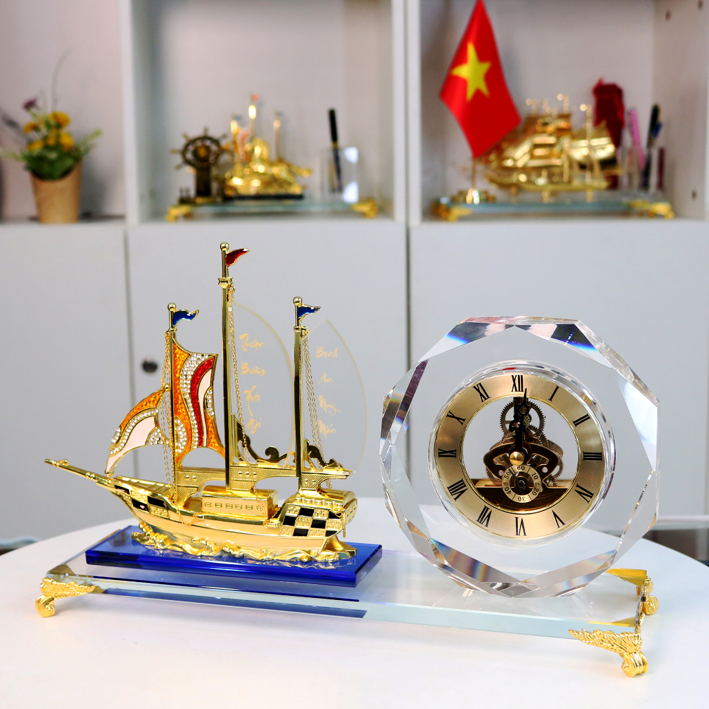 Đồng Hồ Pha Lê Thuận Buồm Xuôi Gió Phong Cách Quý Phái