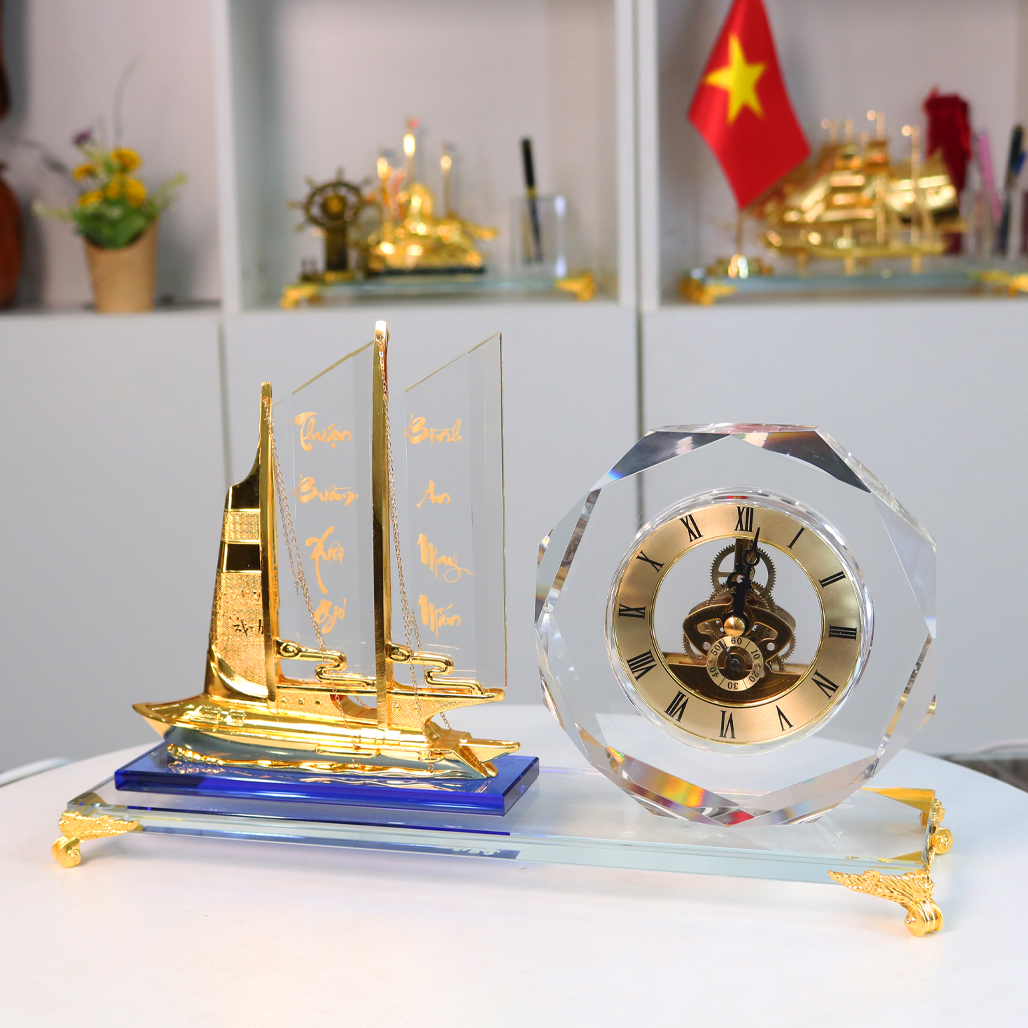Đồng Hồ Pha Lê Thuận Buồm Xuôi Gió Phong Cách Hiện Đại
