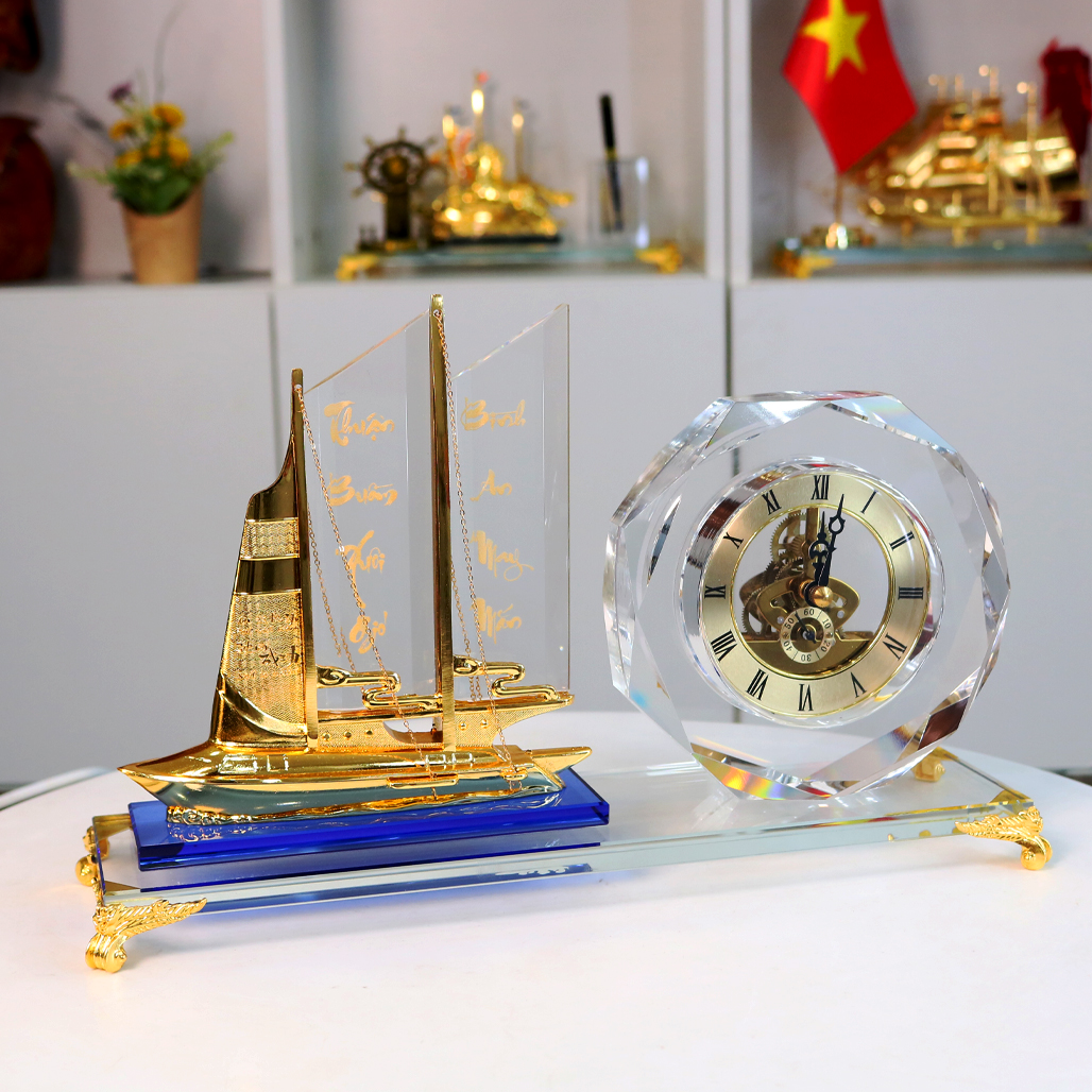 Đồng Hồ Pha Lê Thuận Buồm Xuôi Gió Phong Cách Hiện Đại