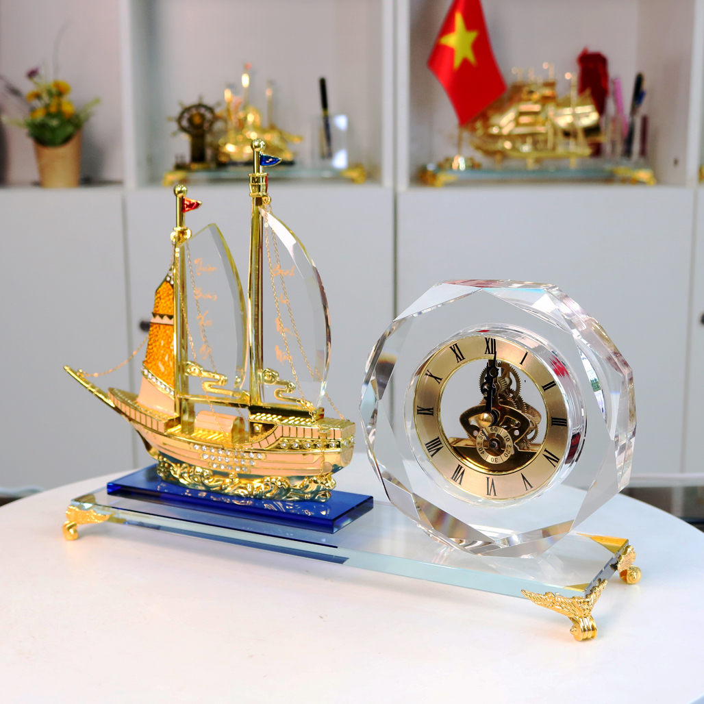 Đồng Hồ Pha Lê Thuận Buồm Xuôi Gió Phong Cách Truyền Thống