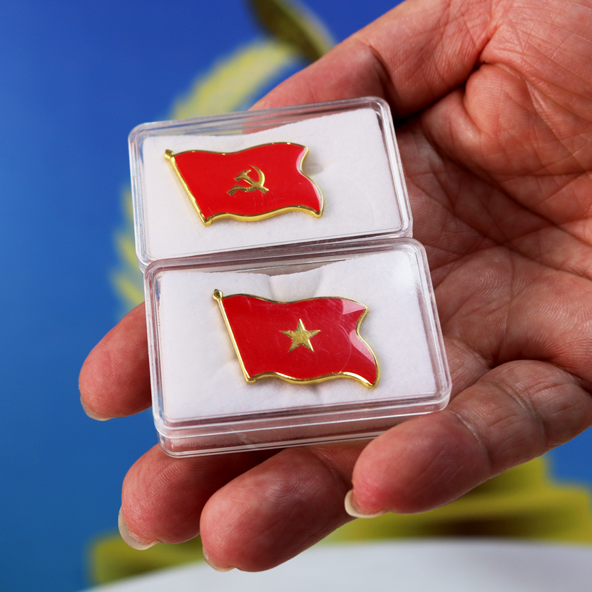 Huy Hiệu Cái Áo In Hình Quốc Huy Đeo Ngực Biểu Đại Biểu Quốc Hội, Hội Đồng Nhân Dân QĐH72