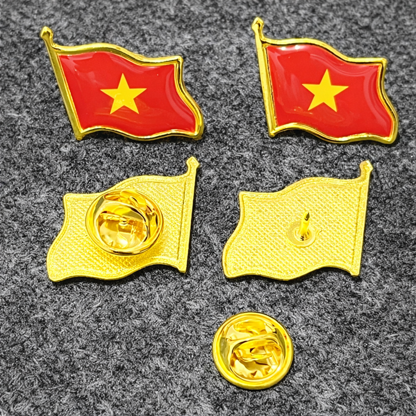 Huy hiệu lá cờ việt Nam loại nhỏ QĐH 108