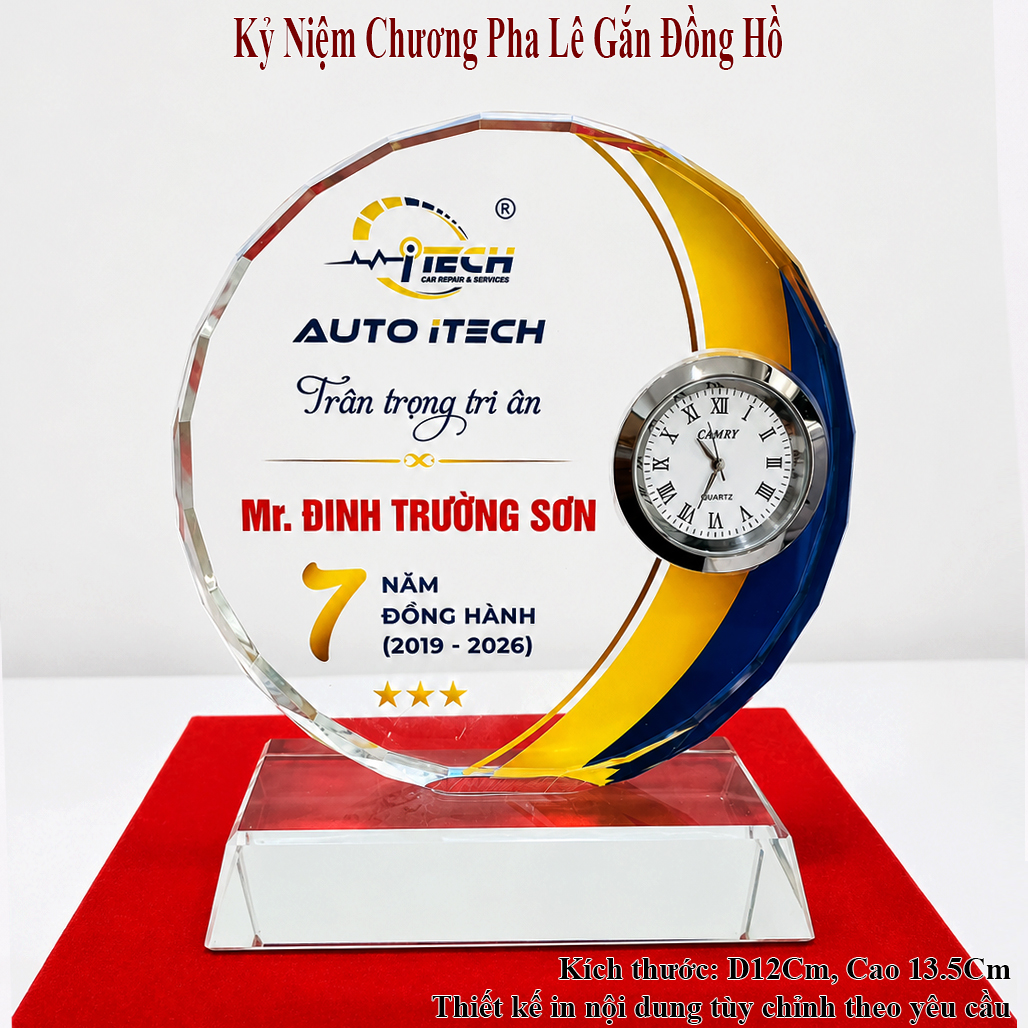 KNC36 Kỷ niệm chương pha lê gắn đồng hồ