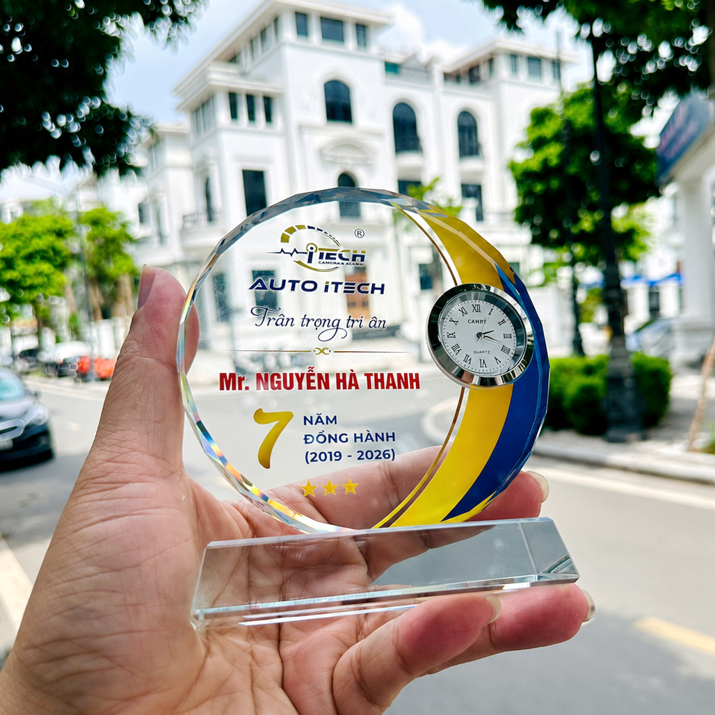 KNC36 Kỷ niệm chương pha lê gắn đồng hồ