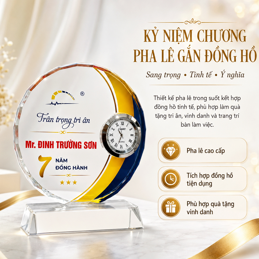 KNC36 Kỷ niệm chương pha lê gắn đồng hồ