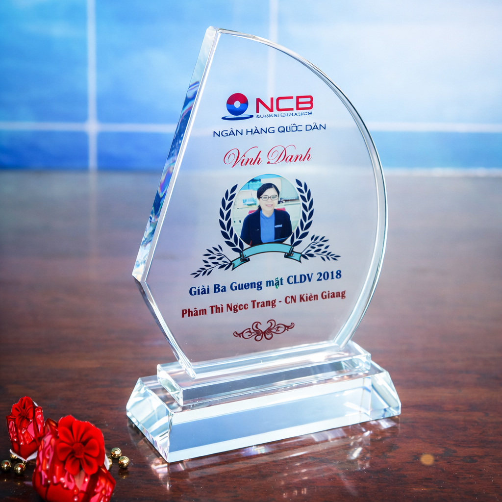 Kỷ Niệm Chương Vinh Danh Cán Bộ Quà Tặng Doanh Nhân Tiêu Biểu