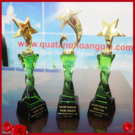 Làm Cúp Pha lê Tổng Kết Cuối Năm - QCN67