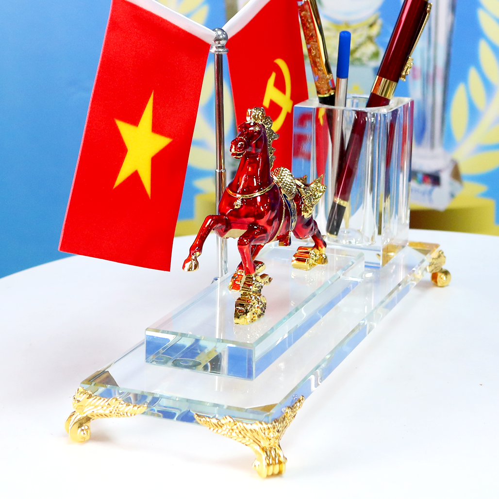 MĐ51 BỘ CỜ ĐỂ BÀN ĐÔI CẮM BÚT NGỰA ĐỎ PHONG THỦY