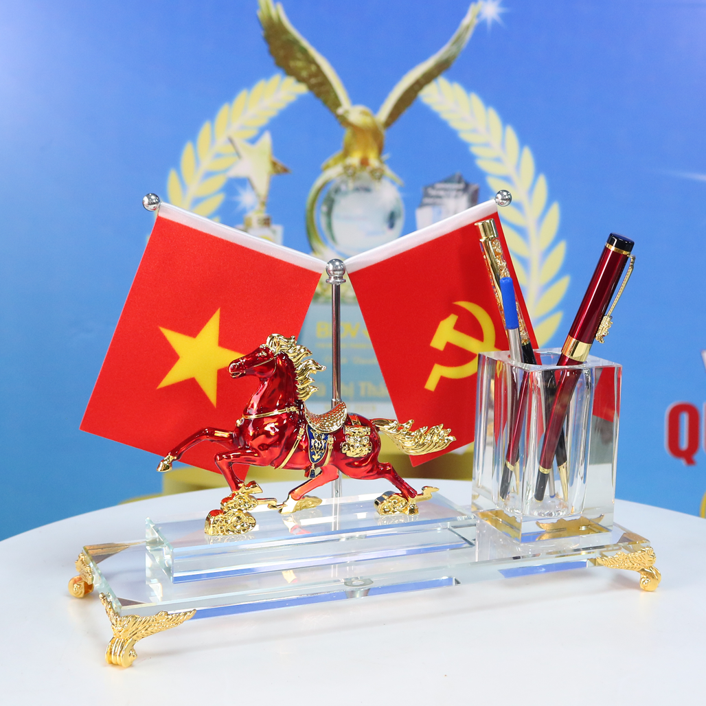 MĐ51 BỘ CỜ ĐỂ BÀN ĐÔI CẮM BÚT NGỰA ĐỎ PHONG THỦY