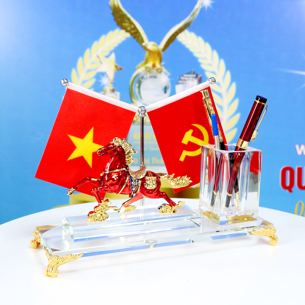 MĐ51 BỘ CỜ ĐỂ BÀN ĐÔI CẮM BÚT NGỰA ĐỎ PHONG THỦY
