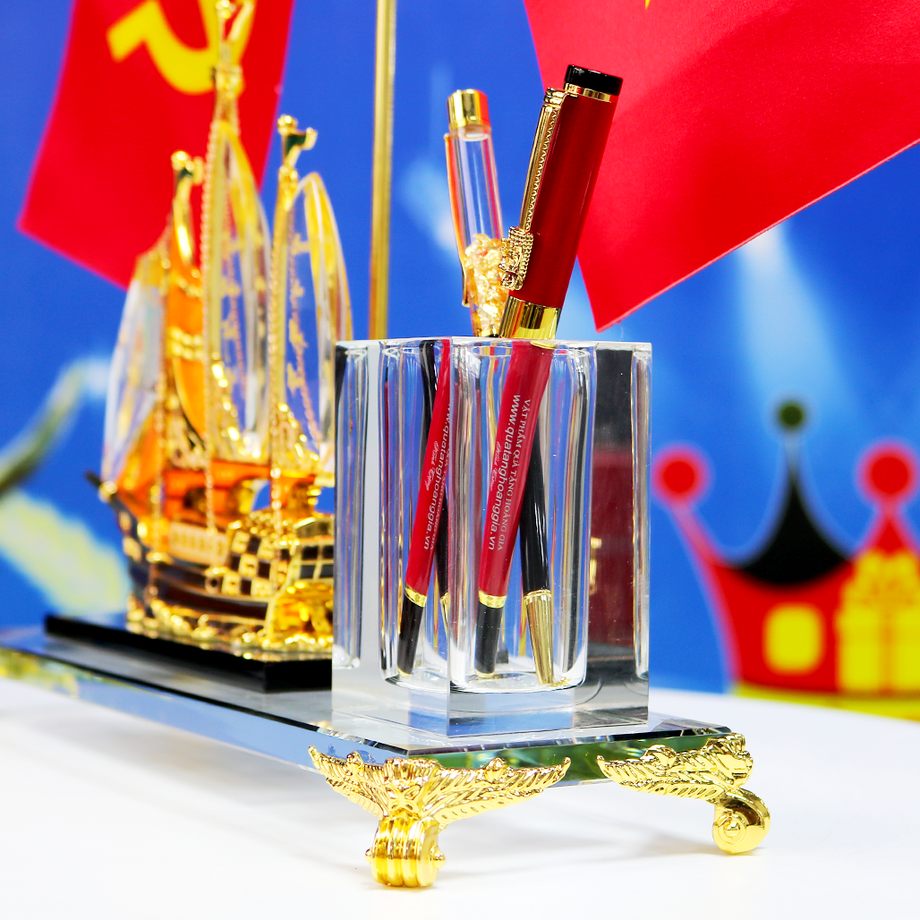 Bộ Cắm Bút Thuyền Buồm Pha Lê Phong Cách Sang Trọng Cờ Đôi
