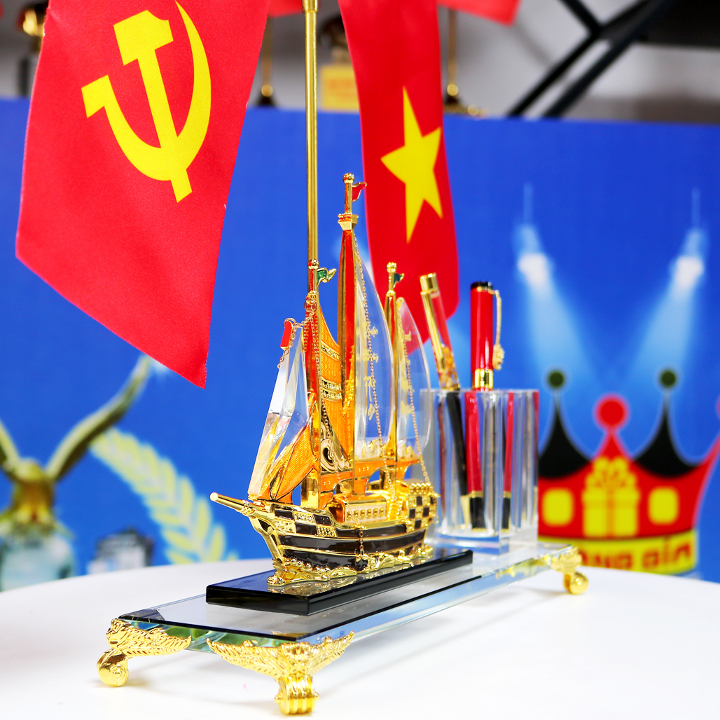 Bộ Cắm Bút Thuyền Buồm Pha Lê Phong Cách Sang Trọng Cờ Đôi