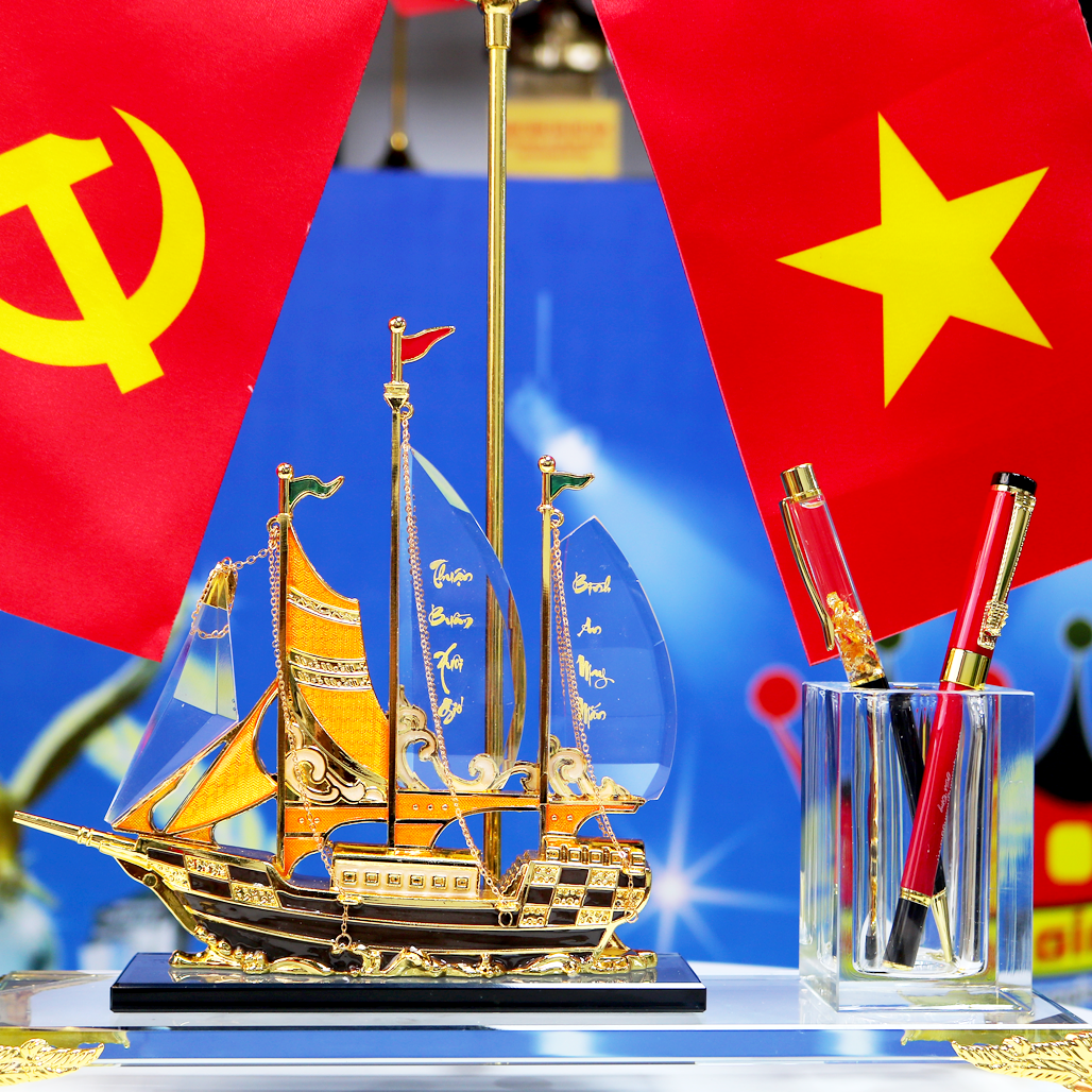 Bộ Cắm Bút Thuyền Buồm Pha Lê Phong Cách Sang Trọng Cờ Đôi