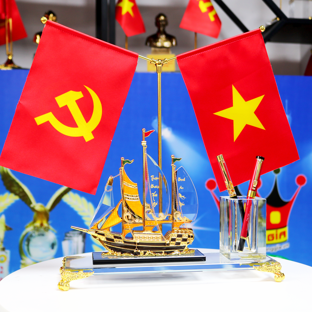 Bộ Cắm Bút Thuyền Buồm Pha Lê Phong Cách Sang Trọng Cờ Đôi