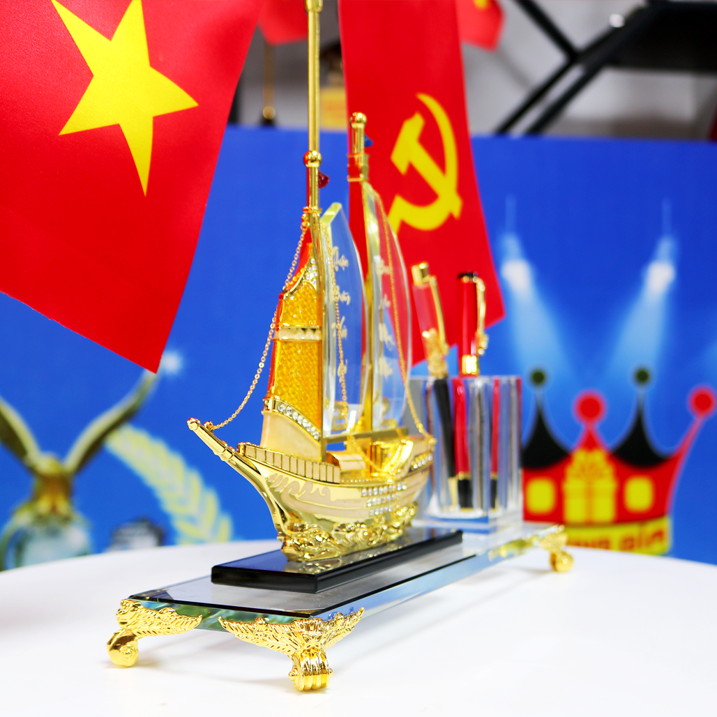 Bộ Cắm Bút Thuyền Buồm Pha Lê Phong Cách Truyền Thống Cờ Đôi