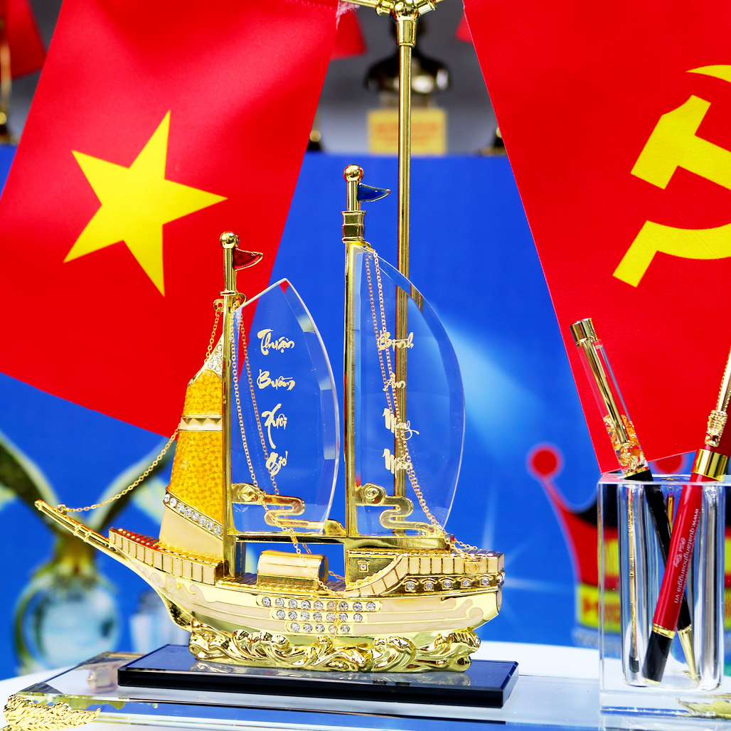 Bộ Cắm Bút Thuyền Buồm Pha Lê Phong Cách Truyền Thống Cờ Đôi