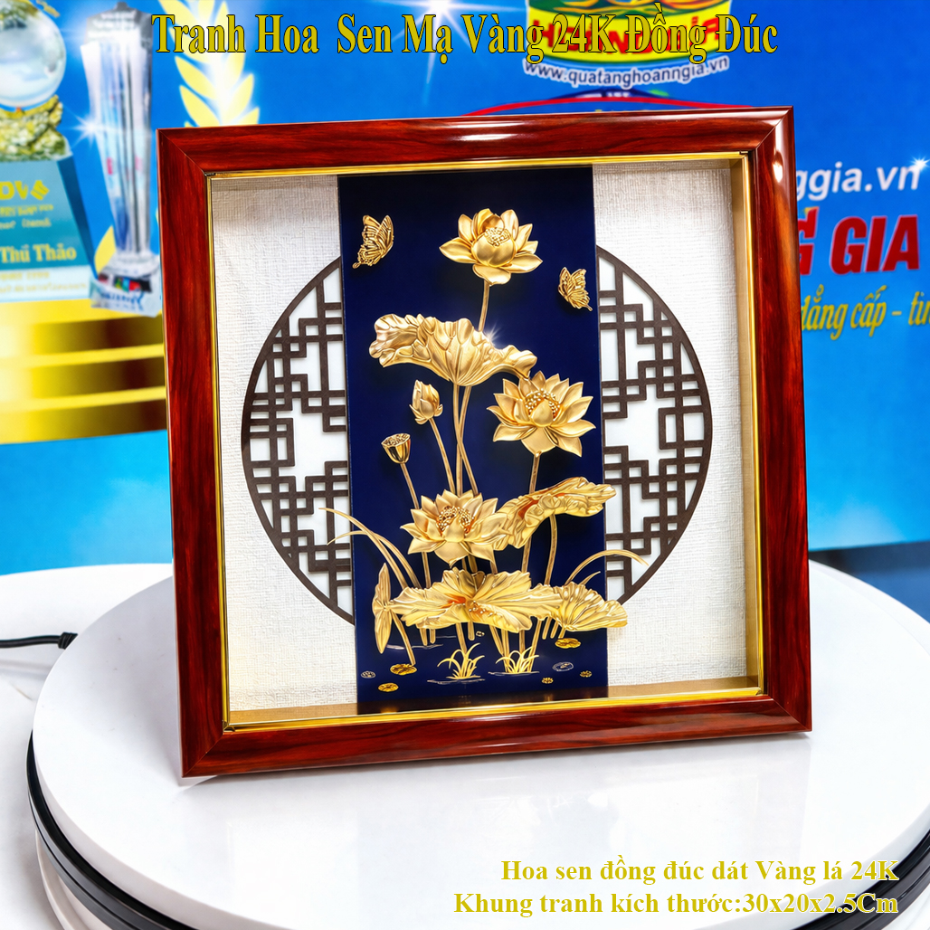 Tranh Hoa Sen Vàng 24K Nền Đen 30x30Cm