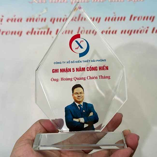 Quà Vinh Danh Lãnh Đạo Xuất Sắc Năm - QCN94