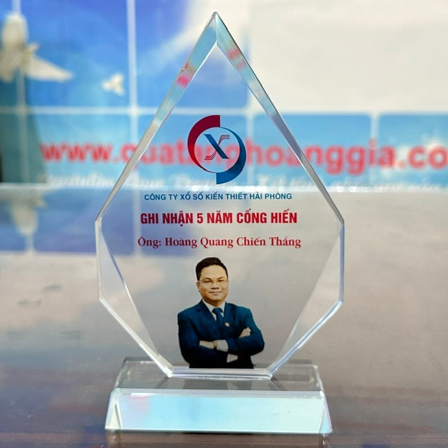 Quà Vinh Danh Lãnh Đạo Xuất Sắc Năm - QCN94