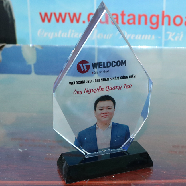 Quà Vinh Danh Lãnh Đạo Xuất Sắc Năm - QCN94