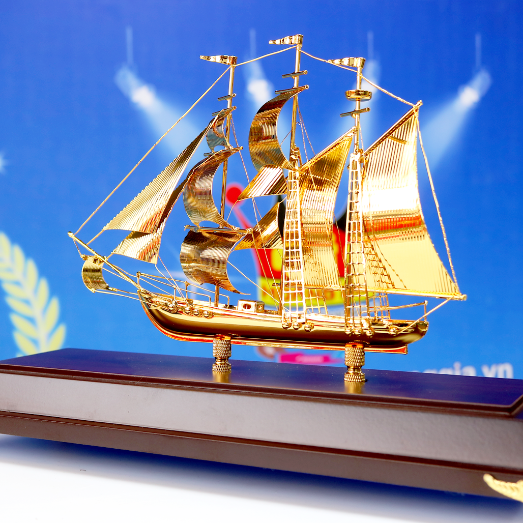 TB14 Thuyền buồm mạ vàng quà tặng
