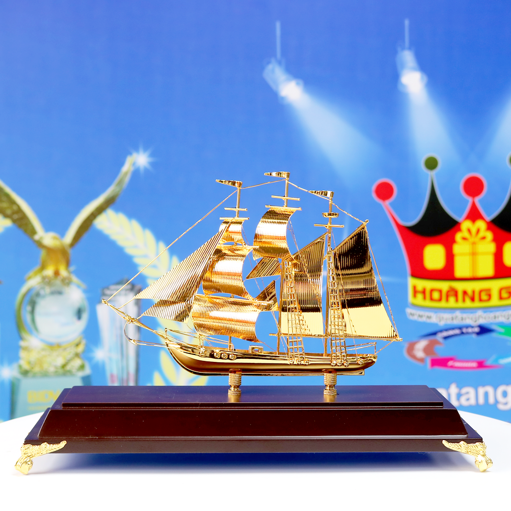 TB14 Thuyền buồm mạ vàng quà tặng