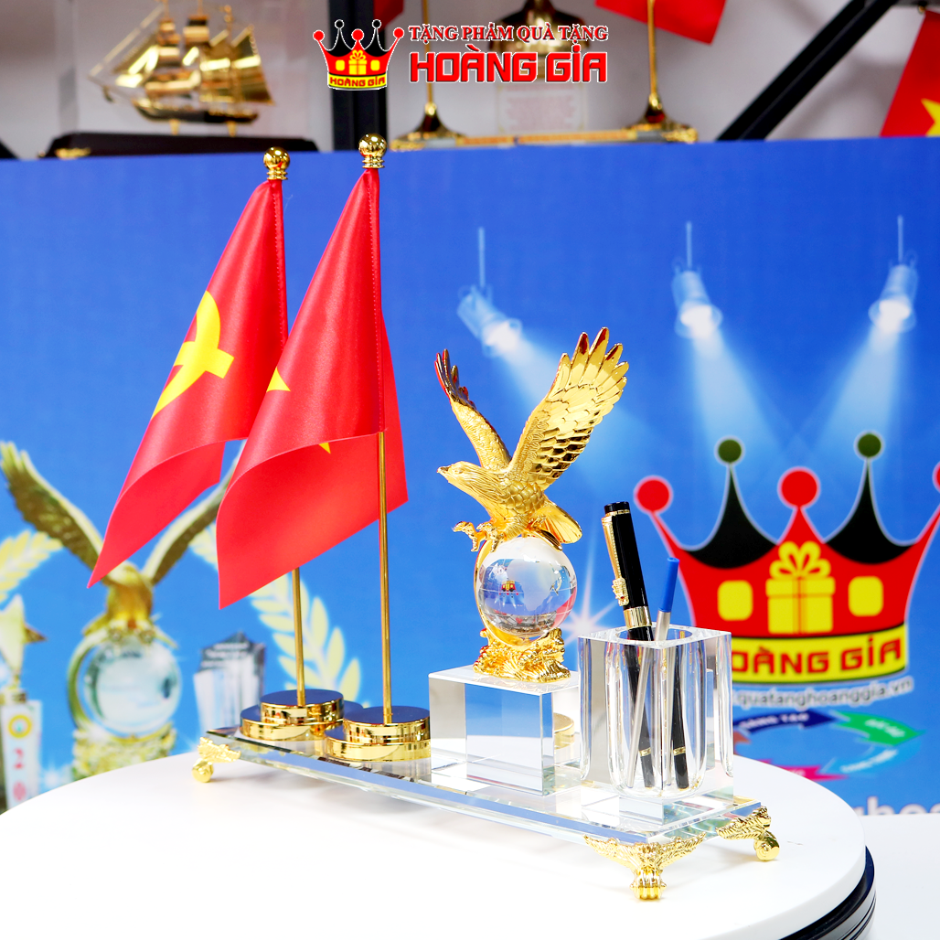 Tặng Phẩm Để Bàn Làm Việc Cắm Bút Pha Lê ĐBĐB 44A