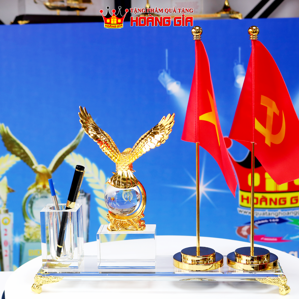 Tặng Phẩm Để Bàn Làm Việc Cắm Bút Pha Lê ĐBĐB 44A