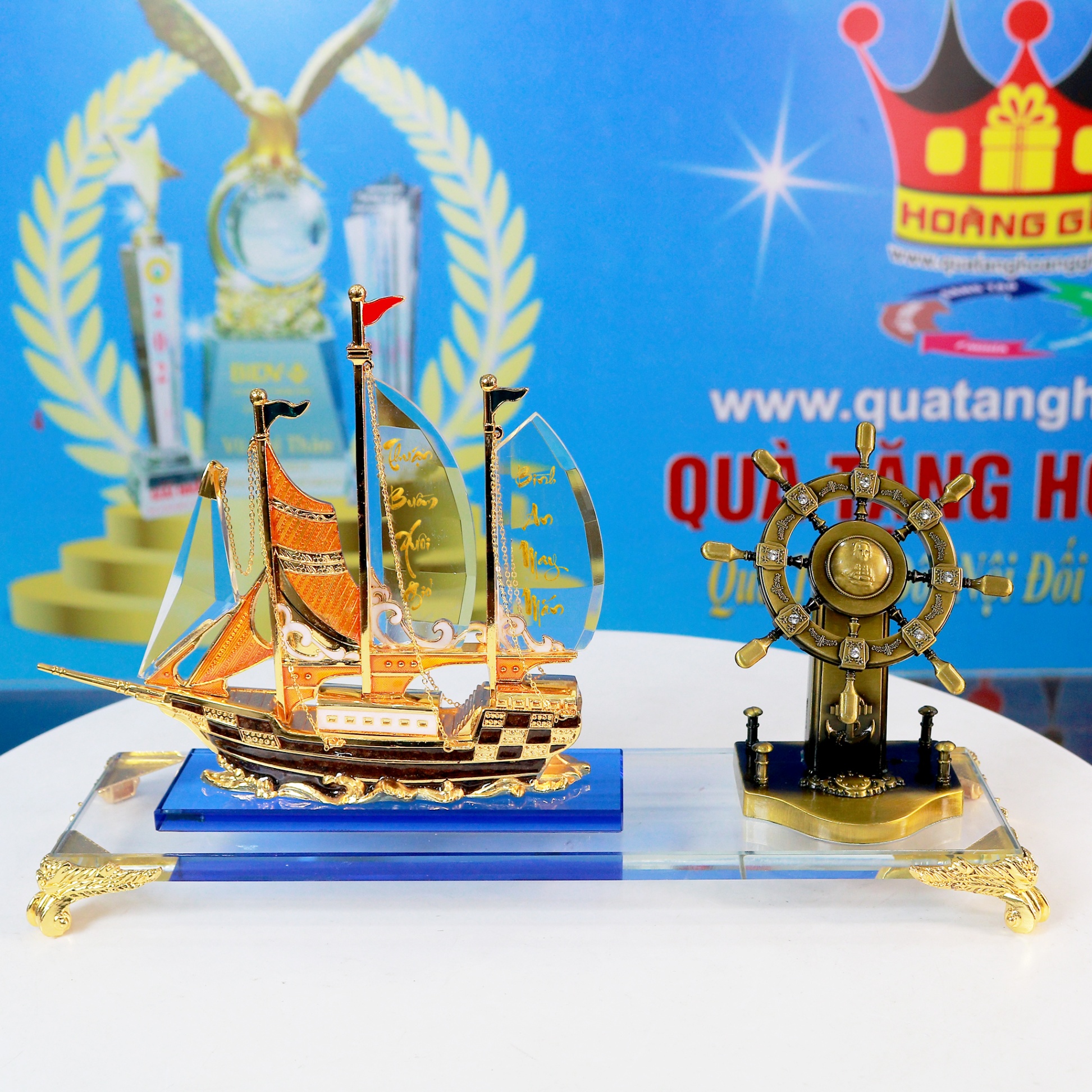 Thuyền Buồm Pha Lê Phong Cách Sang Trọng Cùng Bánh Lái