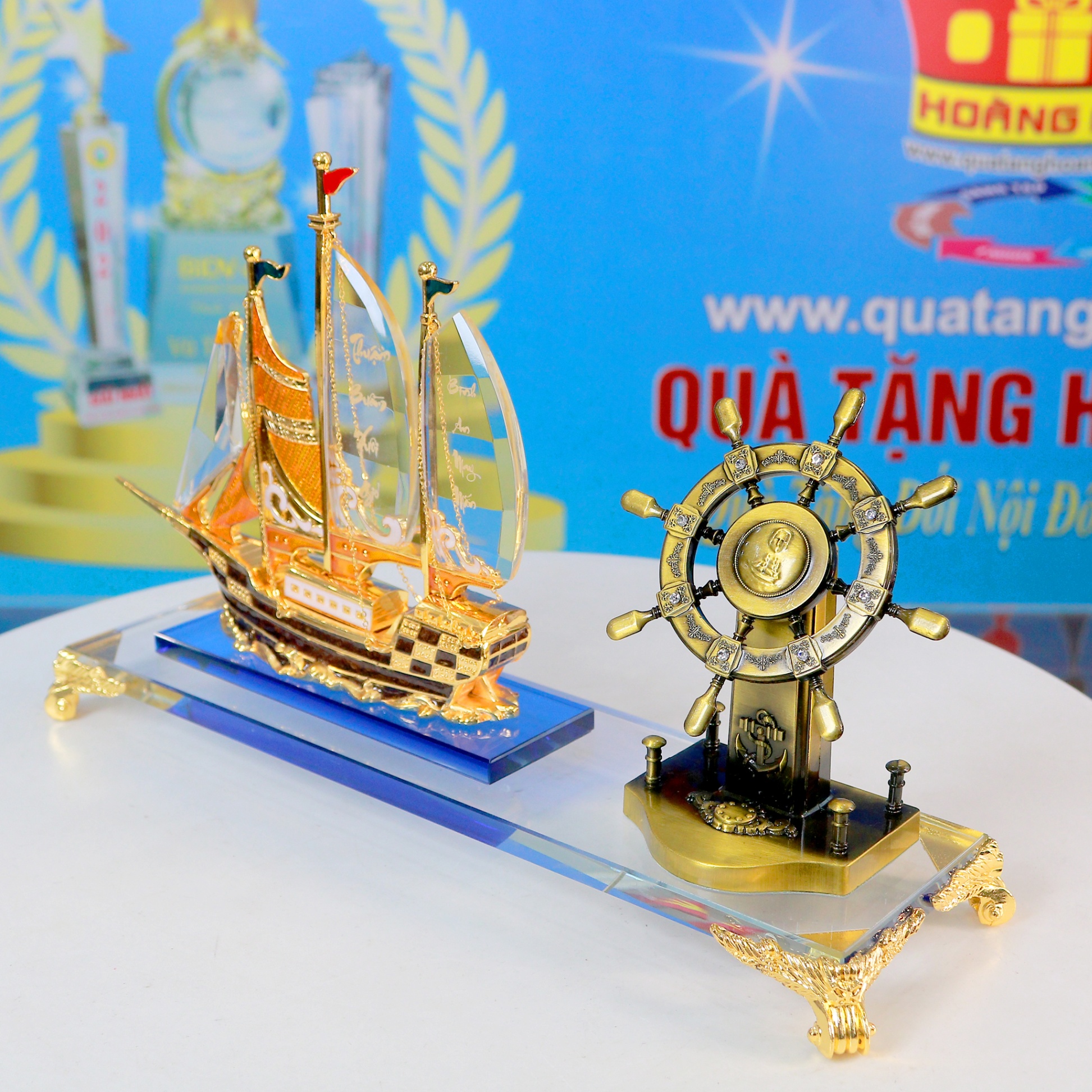 Thuyền Buồm Pha Lê Phong Cách Sang Trọng Cùng Bánh Lái